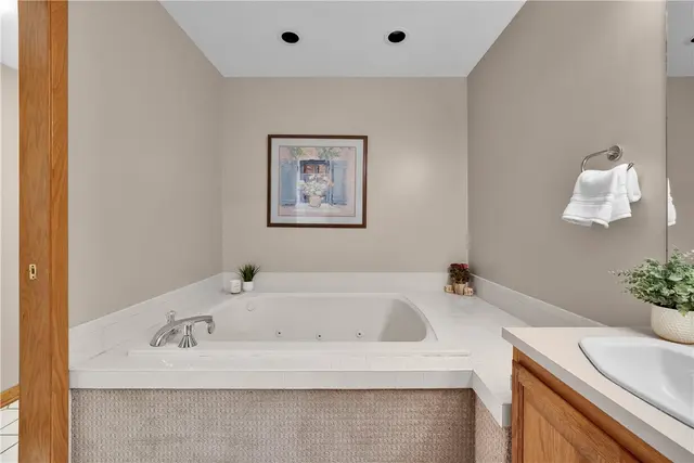 1403 Towne Square Dr gallery image 35