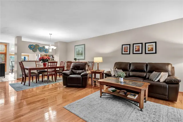 1403 Towne Square Dr gallery image 42