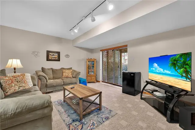 1403 Towne Square Dr gallery image 44