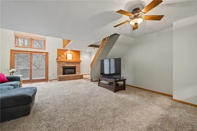1404 Towne Square Dr gallery image 2