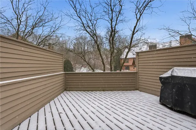 1404 Towne Square Dr gallery image 9