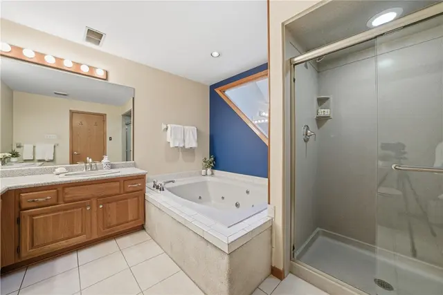1404 Towne Square Dr gallery image 10