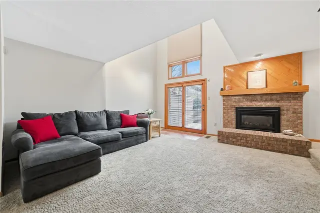 1404 Towne Square Dr gallery image 13