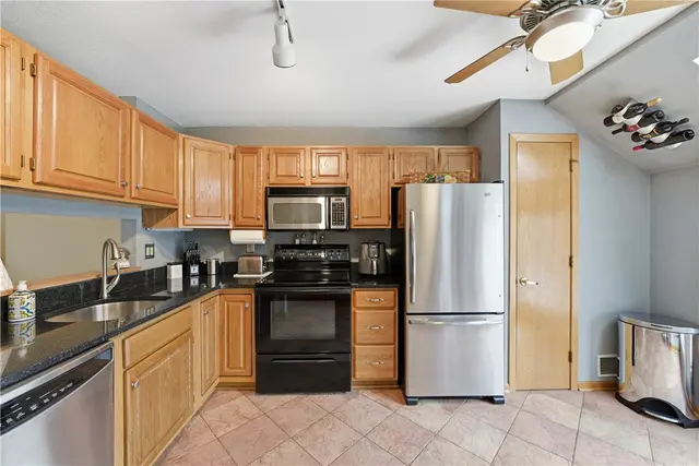 1404 Towne Square Dr gallery image 15