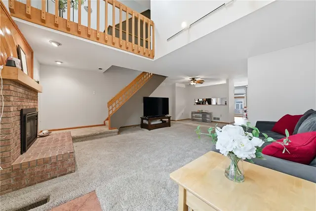 1404 Towne Square Dr gallery image 17