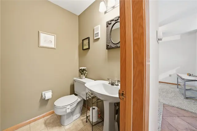 1404 Towne Square Dr gallery image 21