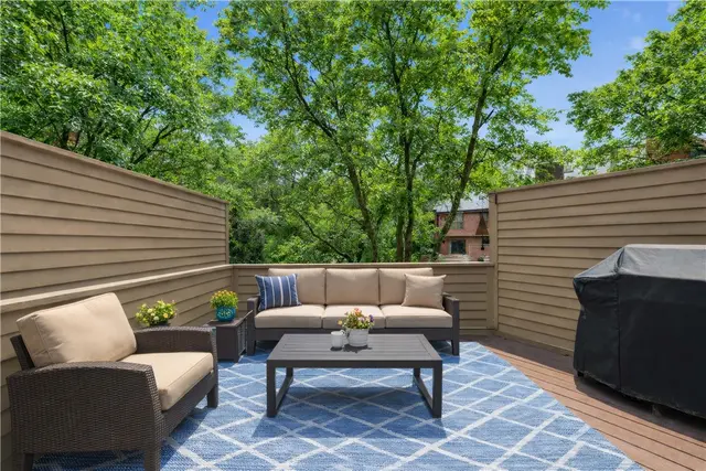 1404 Towne Square Dr gallery image 22
