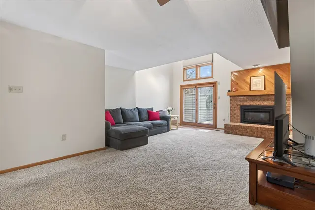 1404 Towne Square Dr gallery image 26