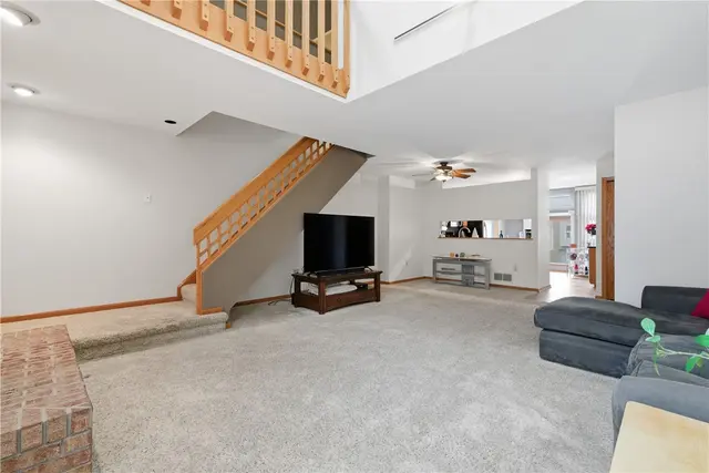 1404 Towne Square Dr gallery image 28
