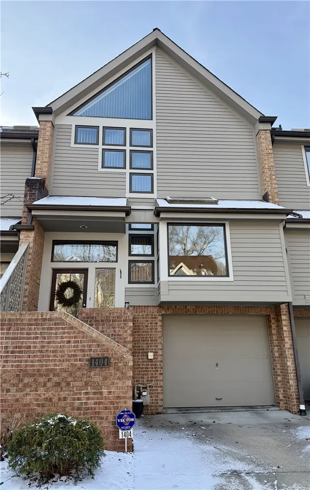 1404 Towne Square Dr gallery image 32