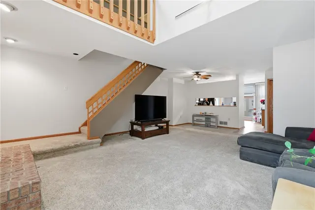 1404 Towne Square Dr gallery image 33
