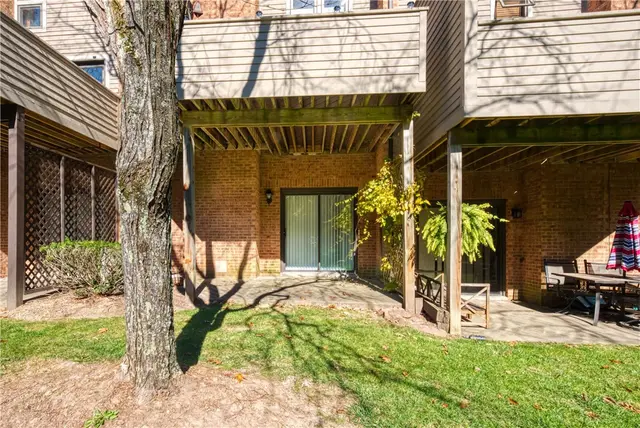 1404 Towne Square Dr gallery image 34