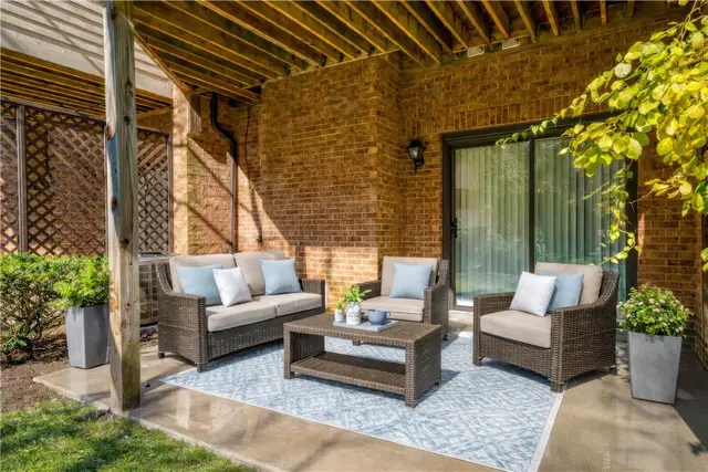1404 Towne Square Dr gallery image 37