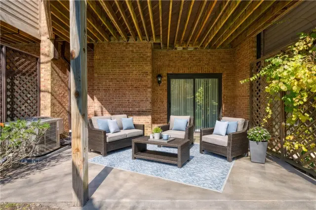 1404 Towne Square Dr gallery image 38