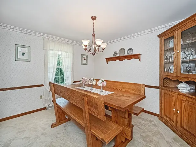 141 Clover Ln gallery image 6