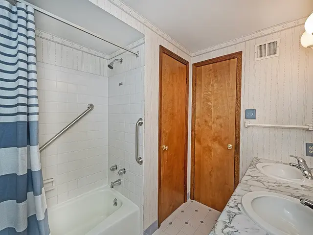 141 Clover Ln gallery image 7