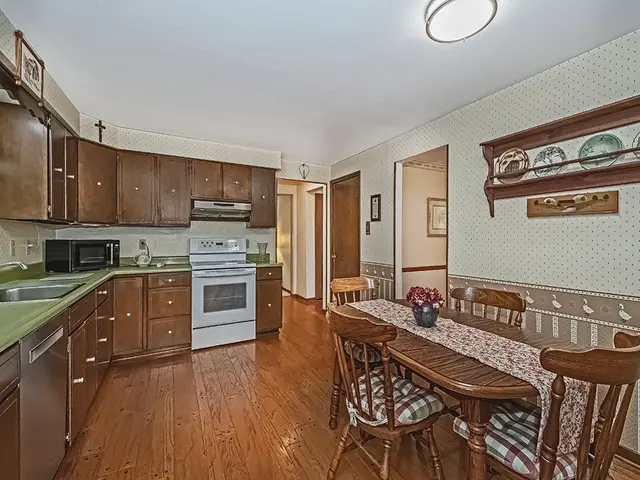 141 Clover Ln gallery image 8