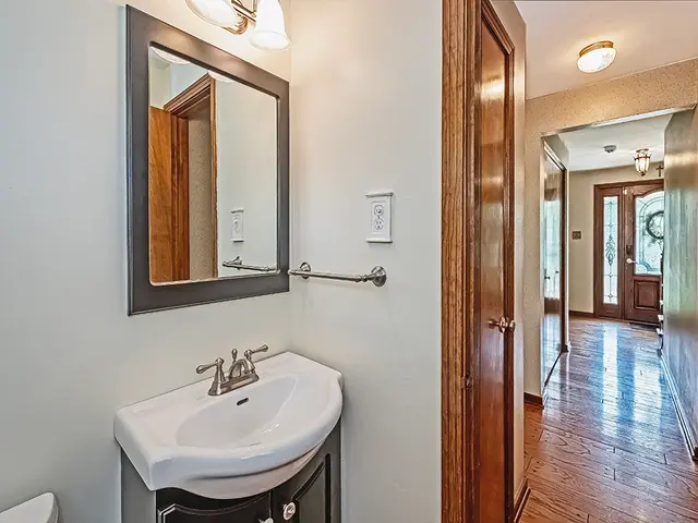 141 Clover Ln gallery image 12