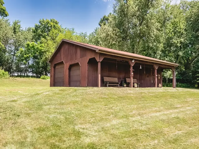 141 Clover Ln gallery image 42