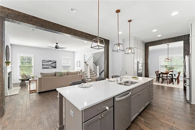 141 Seneca Pl gallery image 2