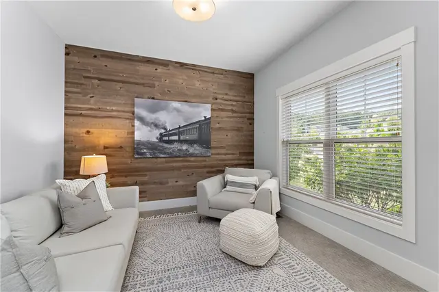 141 Seneca Pl gallery image 8