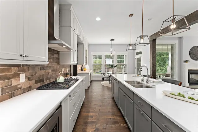 141 Seneca Pl gallery image 11