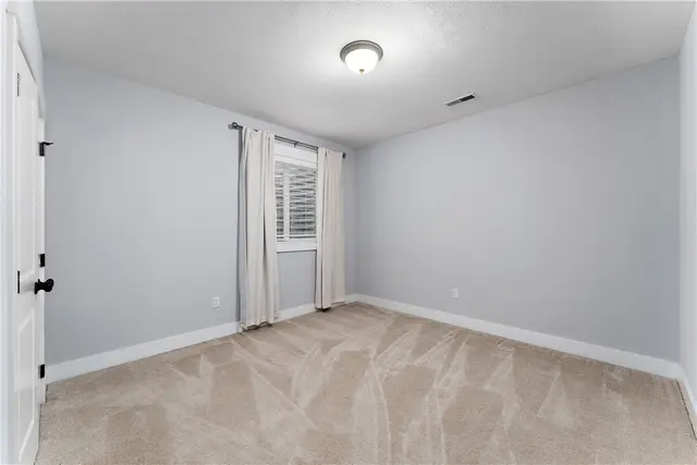 141 Seneca Pl gallery image 16