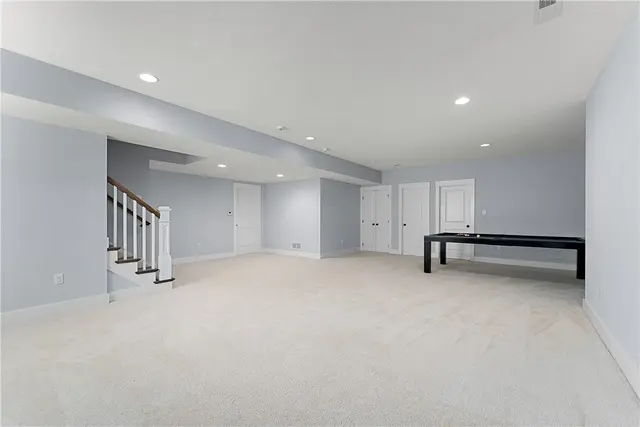 141 Seneca Pl gallery image 23