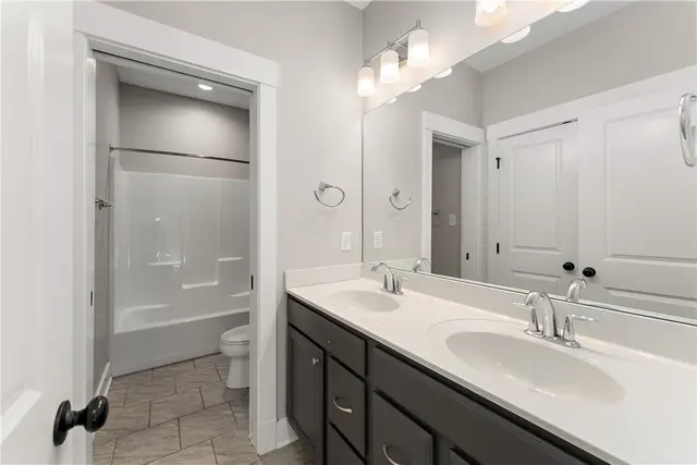 141 Seneca Pl gallery image 28