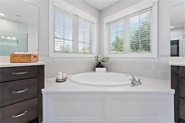 141 Seneca Pl gallery image 34