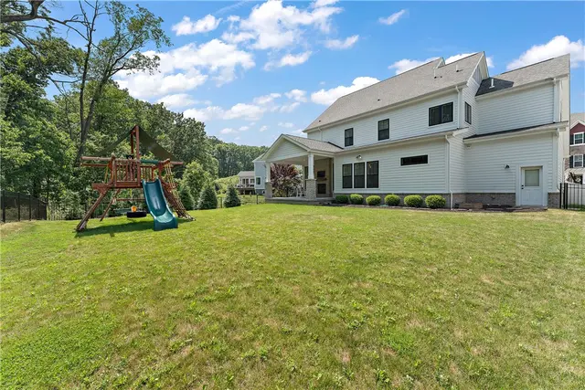 141 Seneca Pl gallery image 37