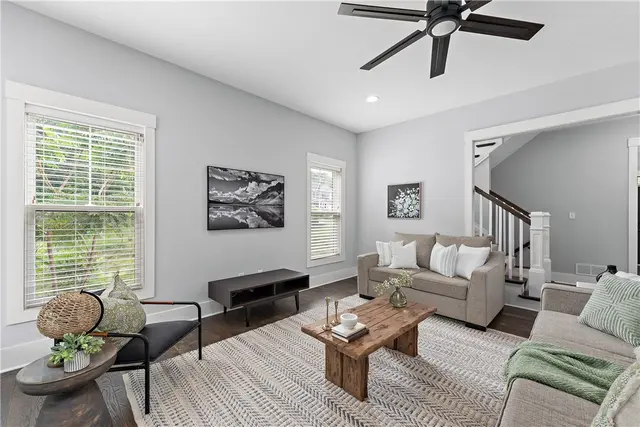 141 Seneca Pl gallery image 39