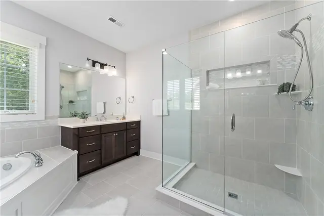 141 Seneca Pl gallery image 40