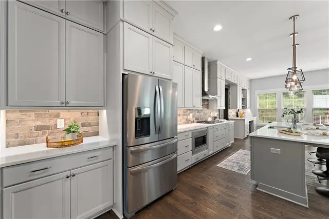 141 Seneca Pl gallery image 42