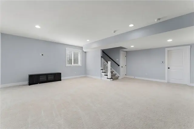 141 Seneca Pl gallery image 45
