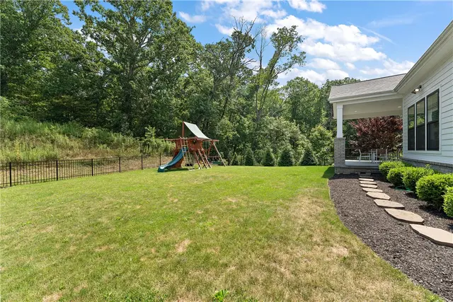 141 Seneca Pl gallery image 47