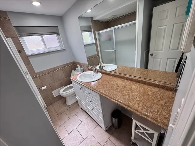 1418 Lakeside Dr gallery image 18