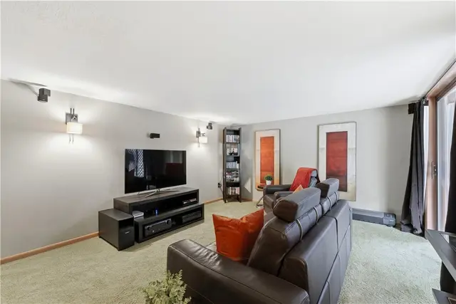 1419 Towne Square Dr gallery image 11