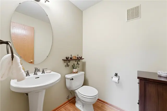 1419 Towne Square Dr gallery image 16