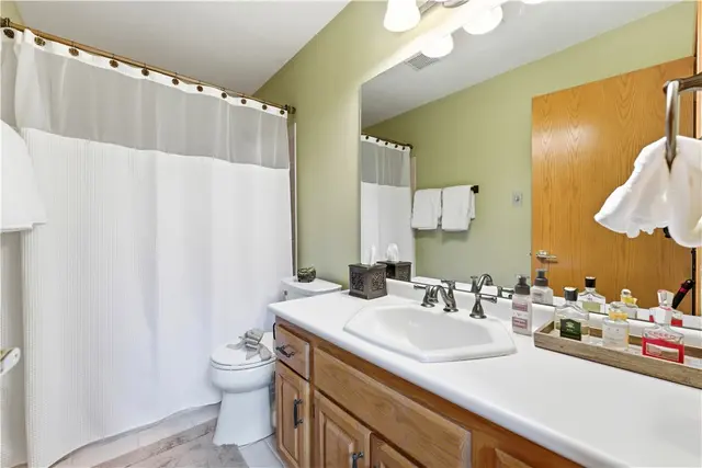 1419 Towne Square Dr gallery image 21