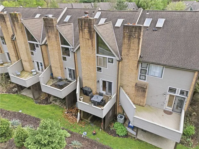 1419 Towne Square Dr gallery image 34