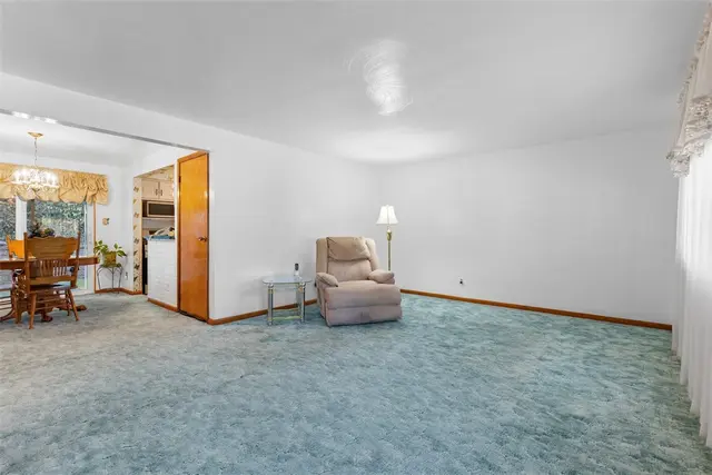 142 Donmor Drive gallery image 5
