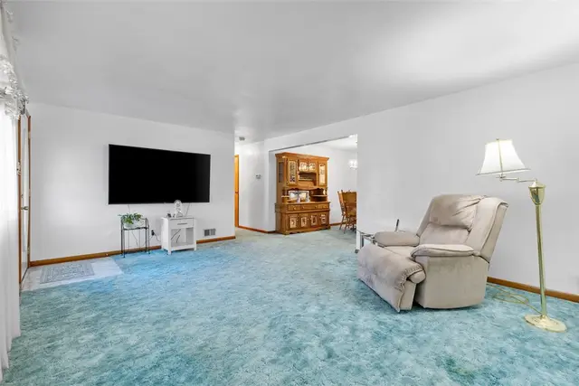 142 Donmor Drive gallery image 6