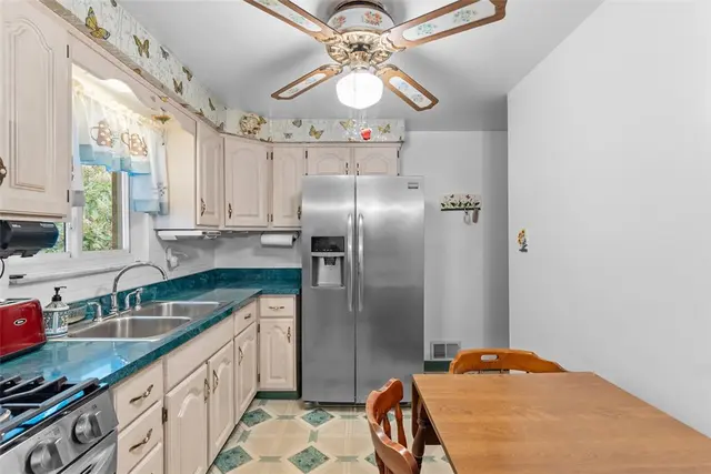142 Donmor Drive gallery image 9