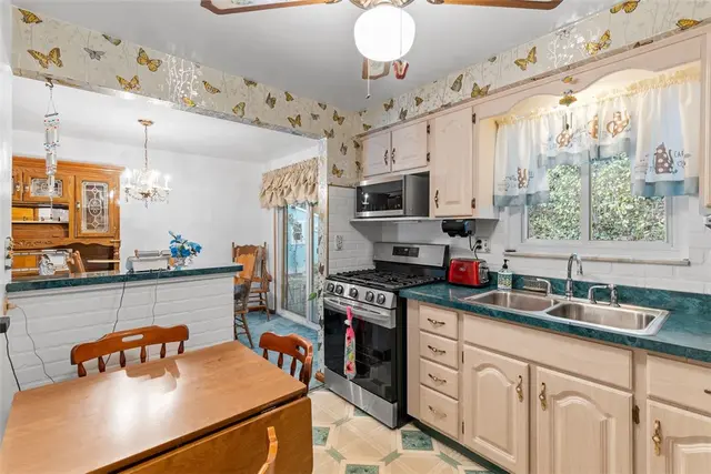 142 Donmor Drive gallery image 11