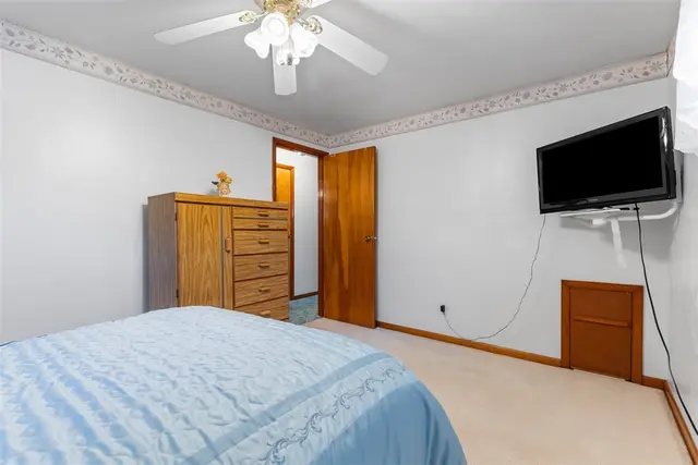 142 Donmor Drive gallery image 17