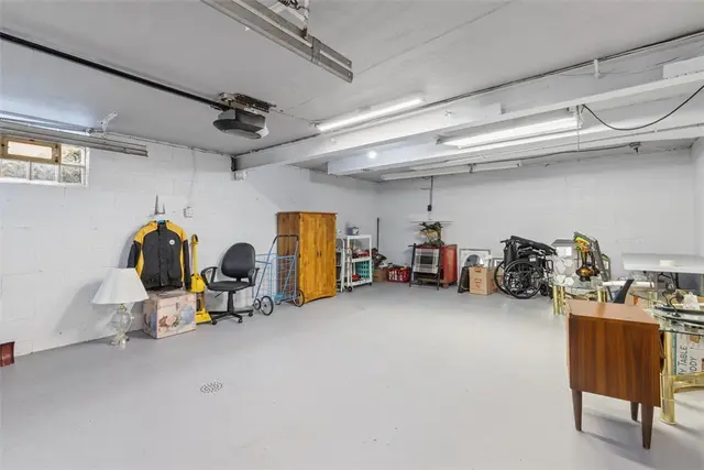142 Donmor Drive gallery image 29