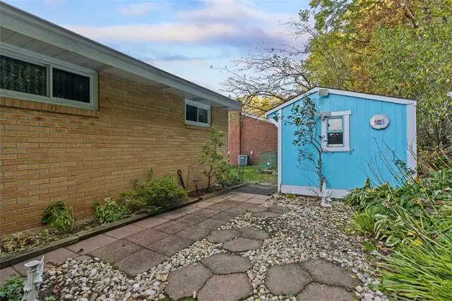 142 Donmor Drive gallery image 33