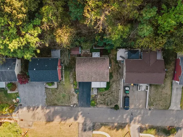 142 Donmor Drive gallery image 36
