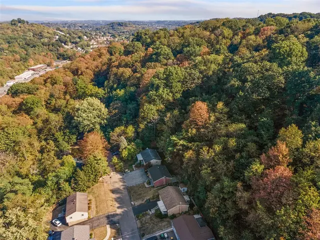 142 Donmor Drive gallery image 40